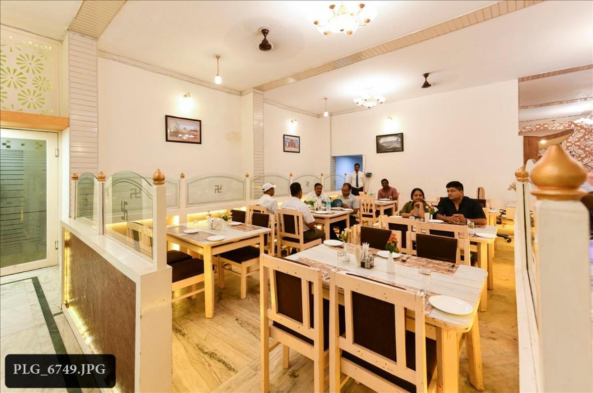 آغْرا Hotel Chanakya المظهر الخارجي الصورة