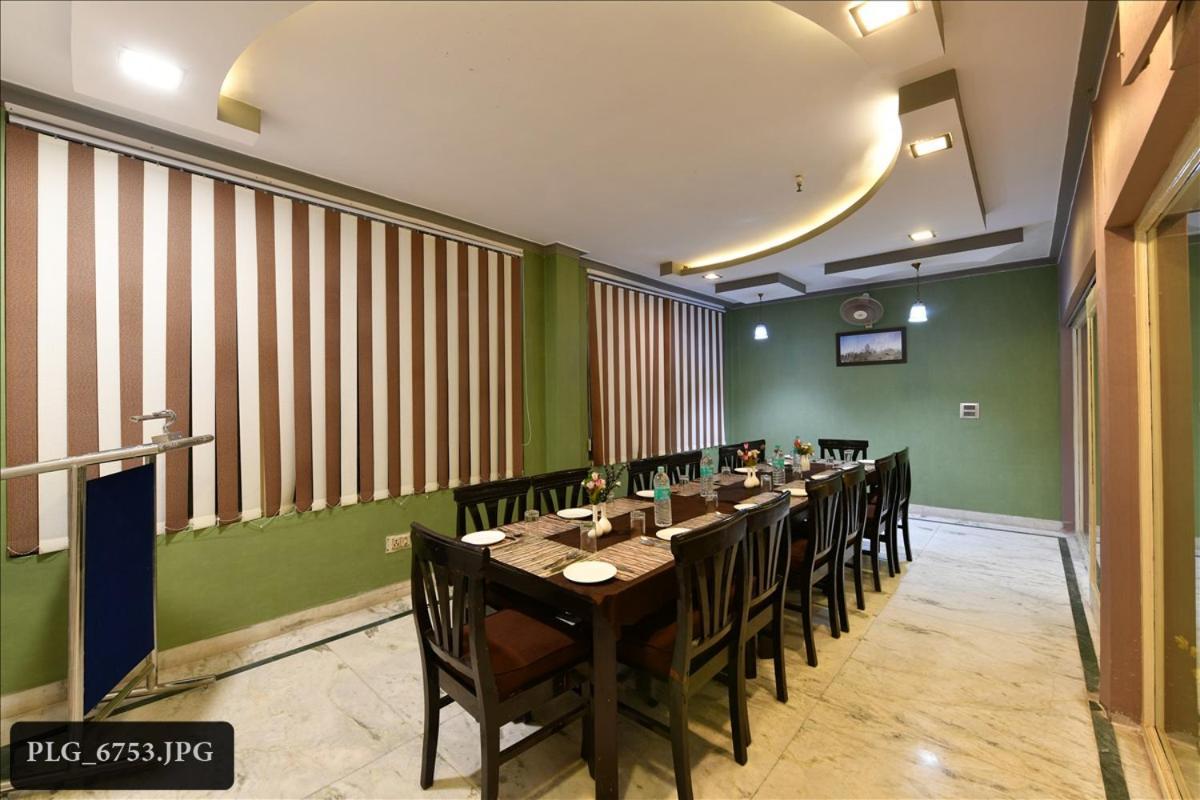 آغْرا Hotel Chanakya المظهر الخارجي الصورة