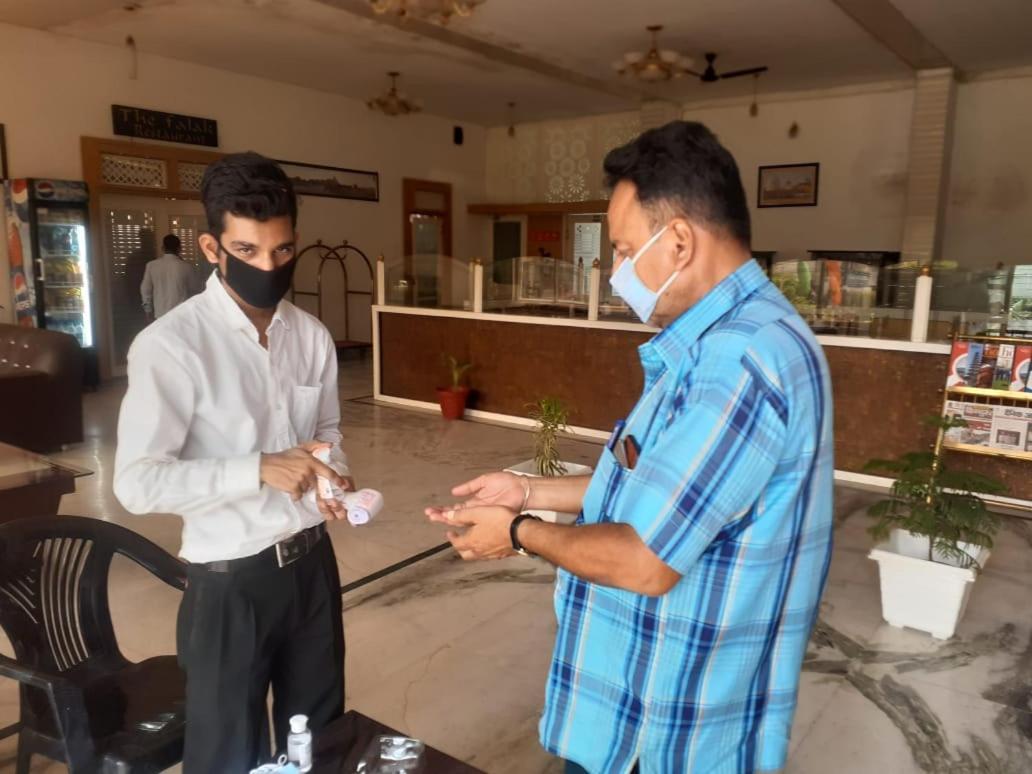 آغْرا Hotel Chanakya المظهر الخارجي الصورة