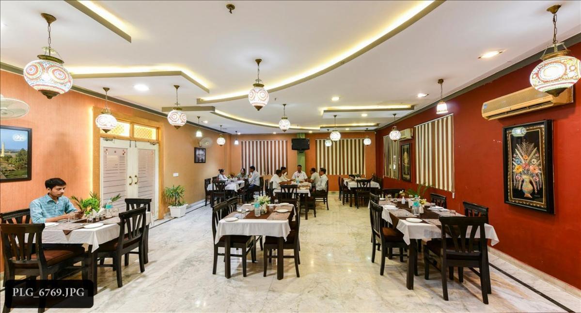 آغْرا Hotel Chanakya المظهر الخارجي الصورة