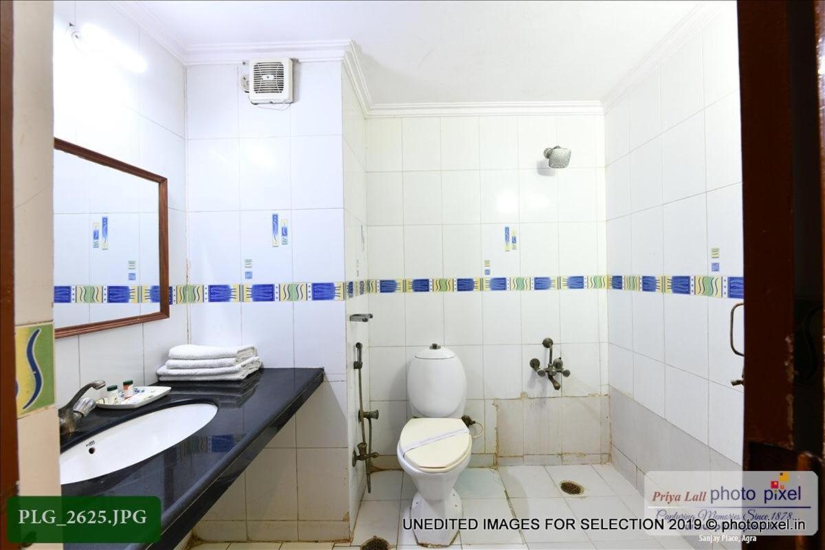 آغْرا Hotel Chanakya المظهر الخارجي الصورة
